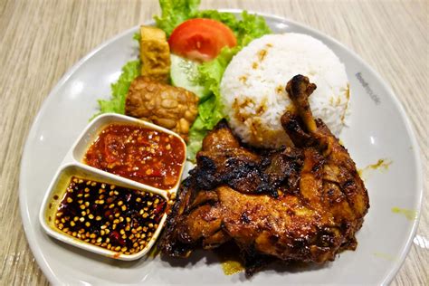 Menu Ayam Goreng Indonesia, Lezatnya Bikin Lidah Bergoyang!